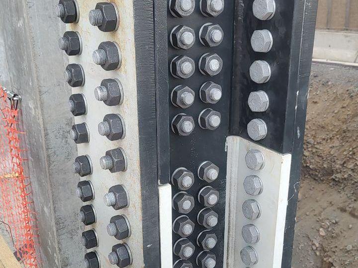 Bolted steel column splice